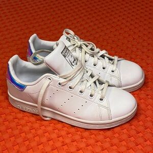 Adidas Kids Stan Smoth White Sneakers with Iridescent Accents. Size 4 worn twice